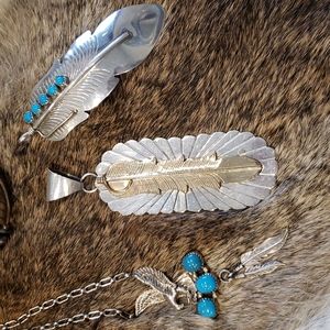 Large Gorgeous SS w/gold Feather Pendant 😍